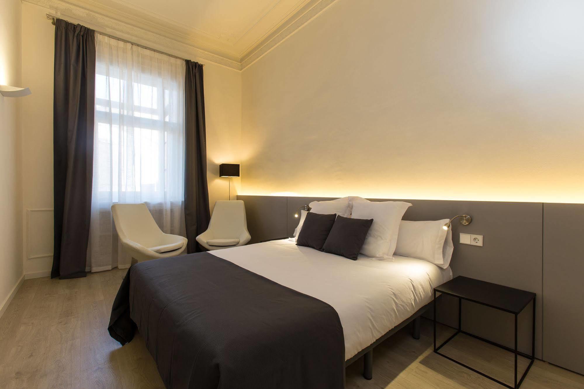 Izaila Plaza Catalunya Gasthof